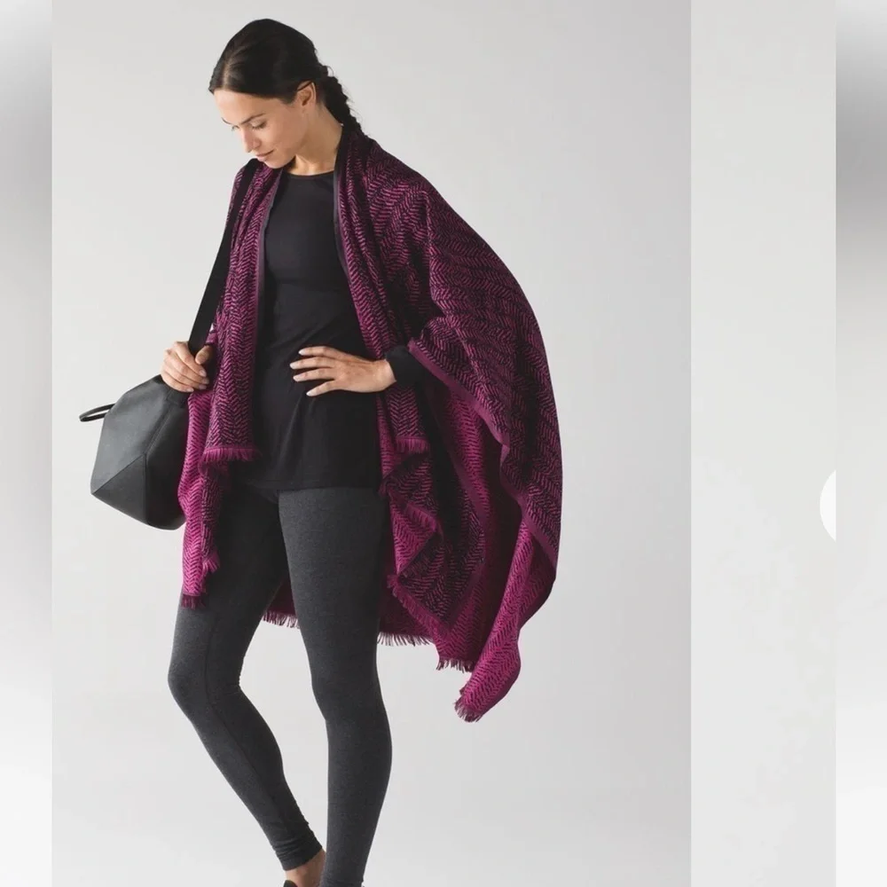 Lululemon Be Present Scarf Trax Jewelled Magenta Black
